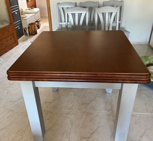 Kleiner Holz Esstisch