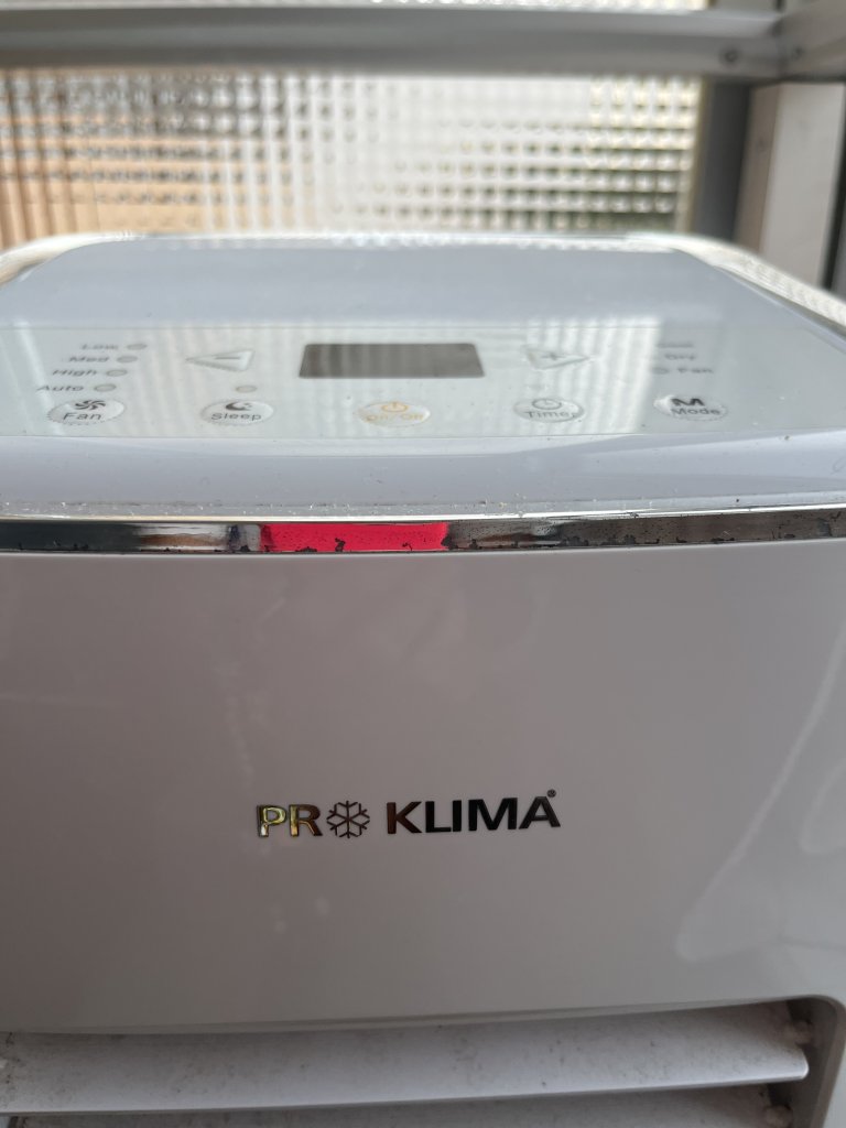 Mobile air conditioner with exhaust hose