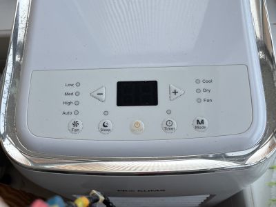 Mobile air conditioner with exhaust hose