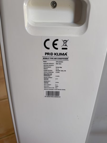 Portable freestanding air conditioner