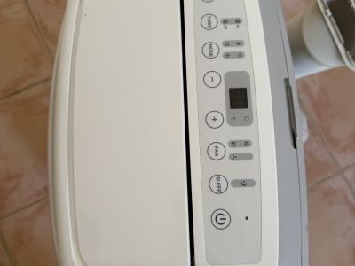 Portable freestanding air conditioner
