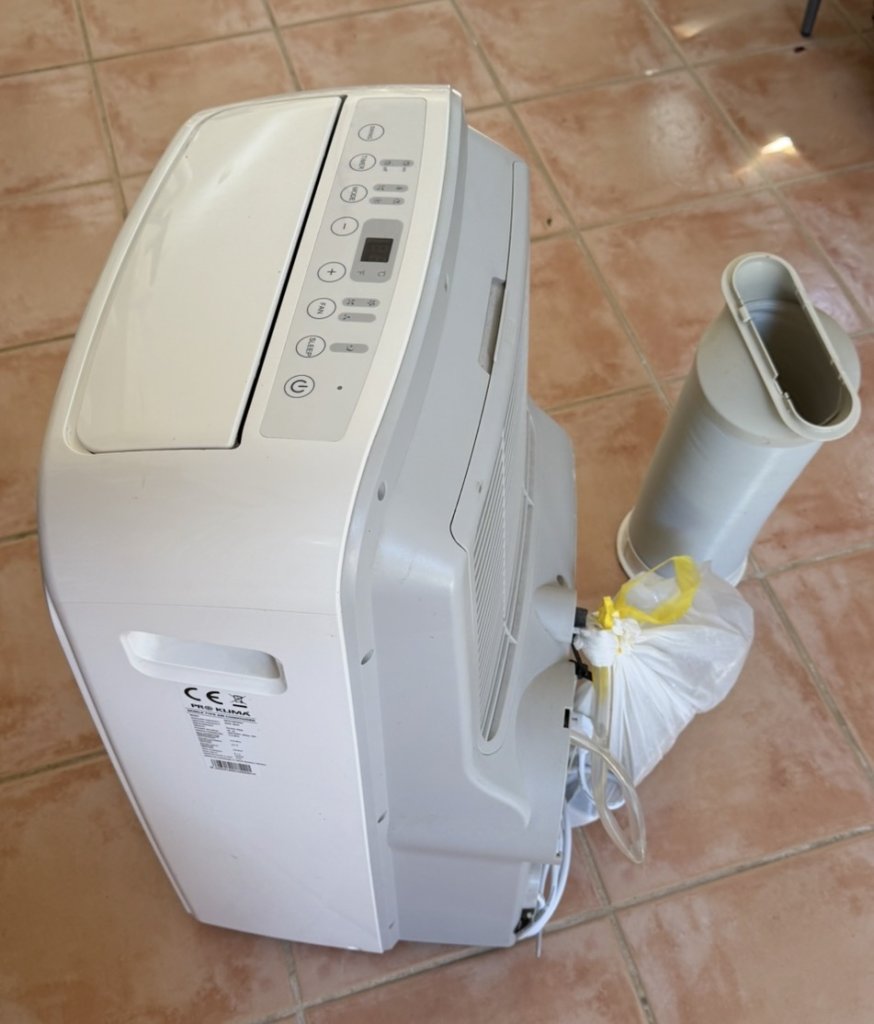 Portable freestanding air conditioner