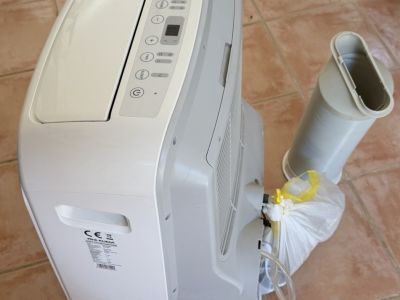 Portable freestanding air conditioner