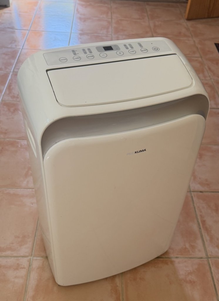 Portable freestanding air conditioner