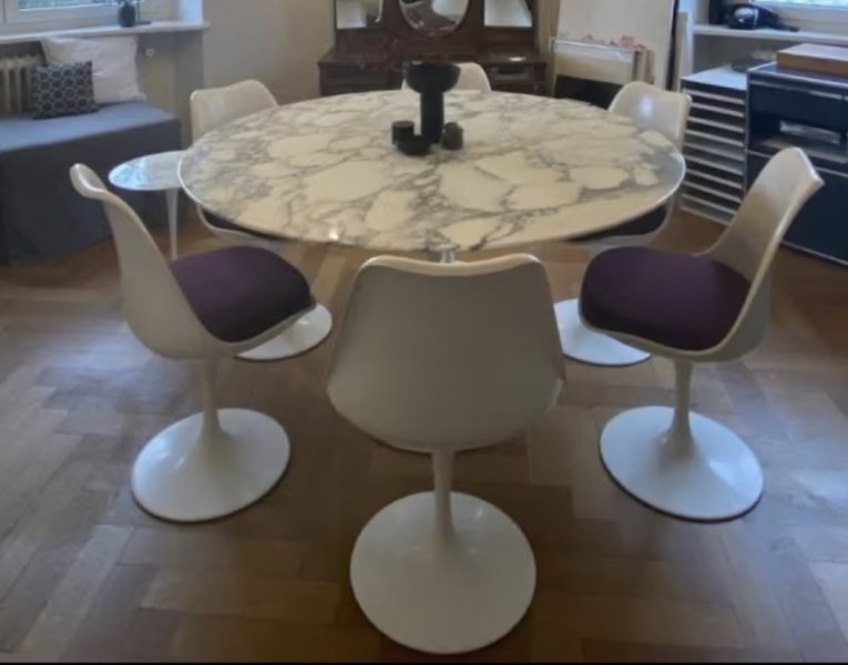 Knoll Original Saarinen Tisch Marmor mit Tulip Stühlen