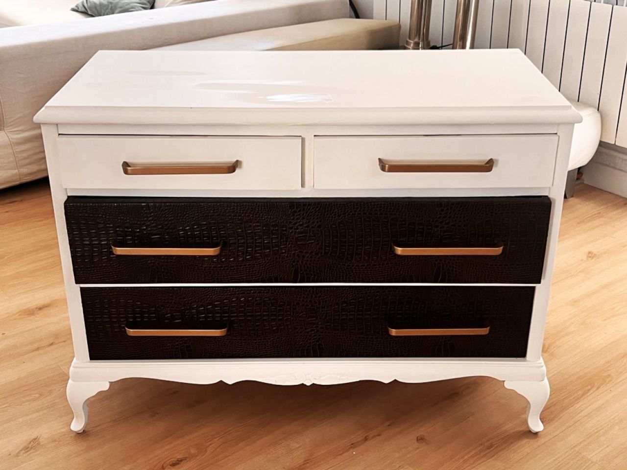 Kommode Schubladenschrank restauriert Kunstleder Reptil