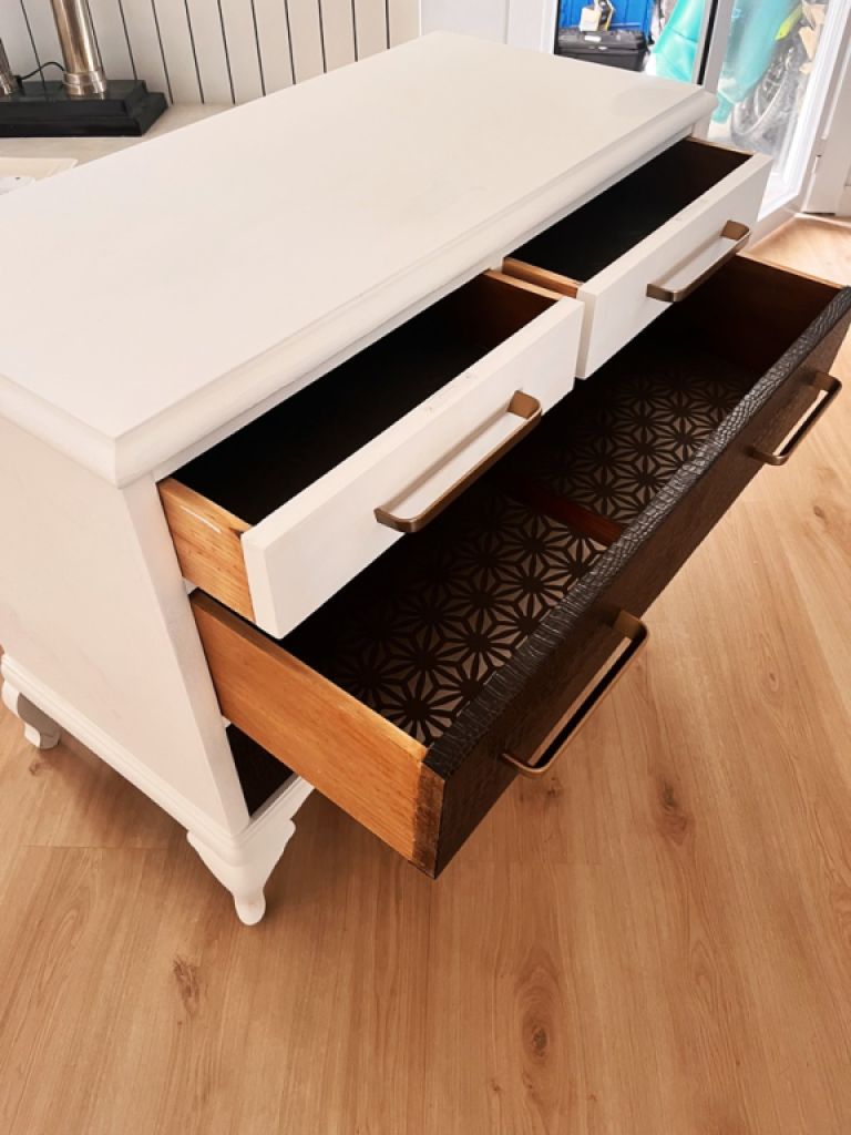 Kommode Schubladenschrank restauriert Kunstleder Reptil