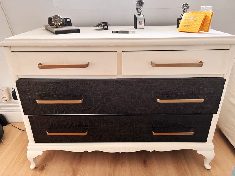 Kommode Schubladenschrank restauriert Kunstleder Reptil