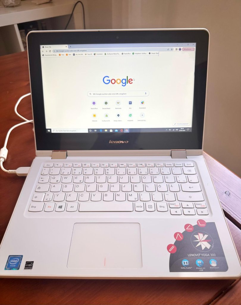 Kompaktes Lenovo Yoga 300 Convertible (Touchscreen)