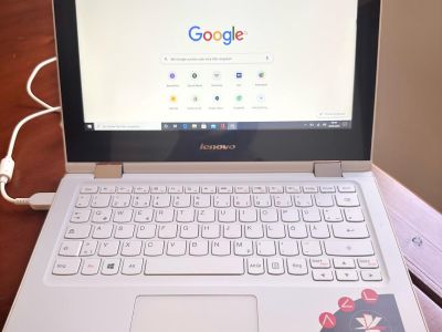 Kompaktes Lenovo Yoga 300 Convertible (Touchscreen)
