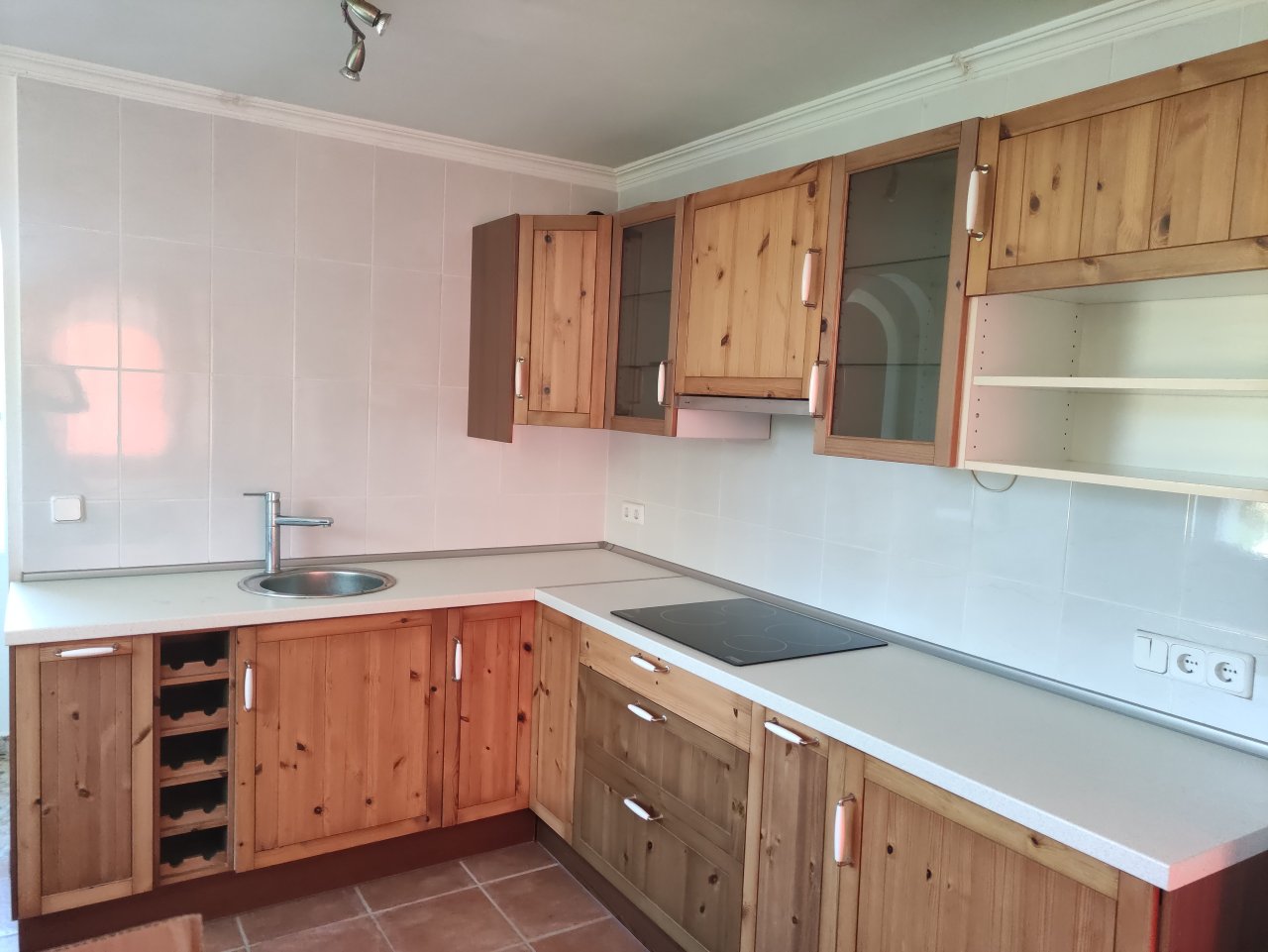 Cocina completa sin usar