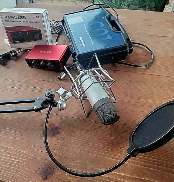 Komplettes Recording- und Podcast-Set – Focusrite Scarlett Solo + Samson C01