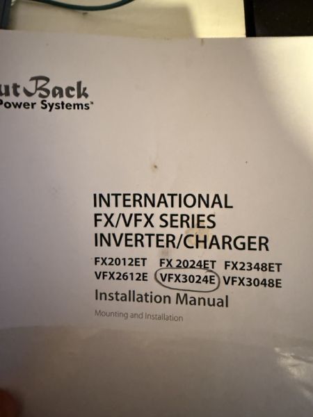 Komplettes Solarpaket mit Outback-Wechselrichter 3000W, Solarmodulen und Reglern – Installationsbereit