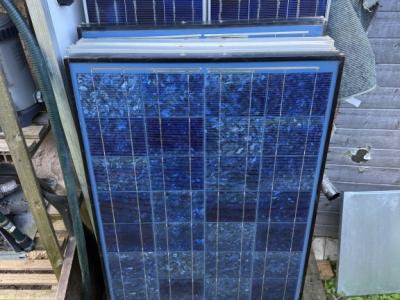 Komplettes Solarpaket mit Outback-Wechselrichter 3000W, Solarmodulen und Reglern – Installationsbereit