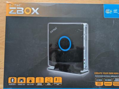 Komplettset ZOTAC ZBOX ID82 + LG-Monitor + Tastatur und Maus