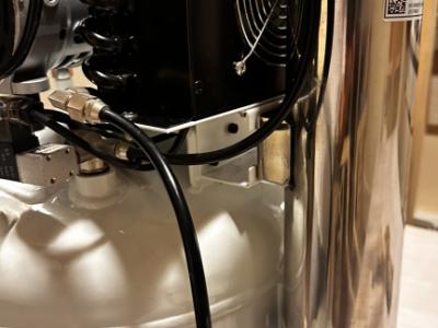 Oil-free compressor with dryer