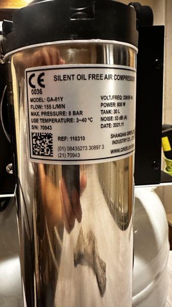 Oil-free compressor with dryer