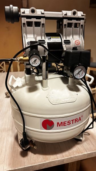 Oil-free compressor with dryer