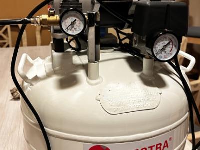 Oil-free compressor with dryer