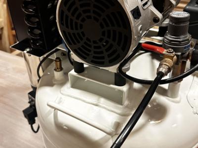 Oil-free compressor with dryer