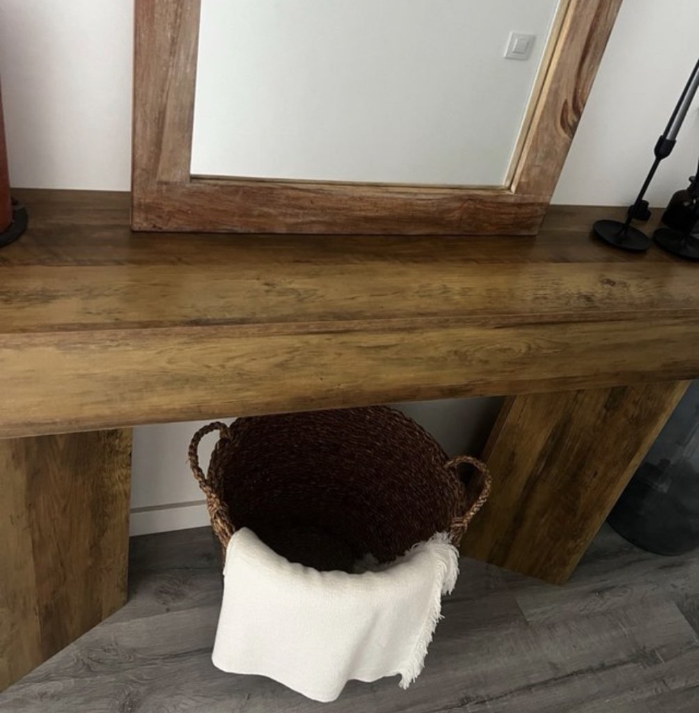 Konsolentisch in Holzoptik