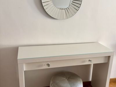 Konsolentisch mit Glasplatte, Spiegel (optional) + Sitzhocker/Pouf (optional)