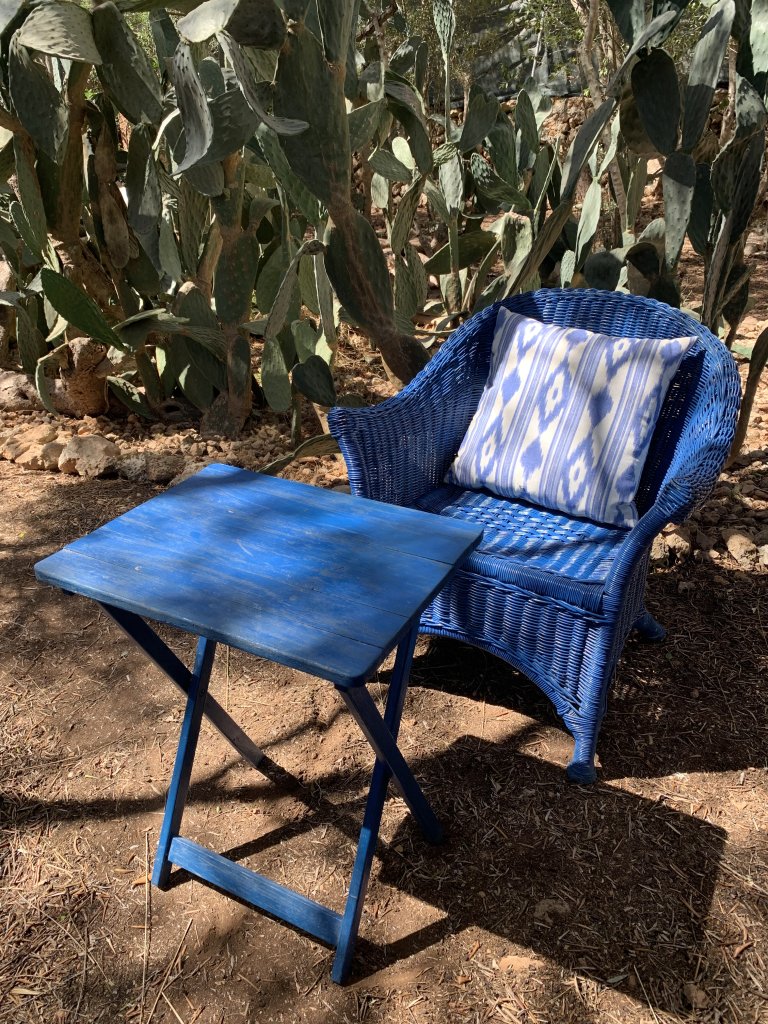 Sillones de mimbre y mesita