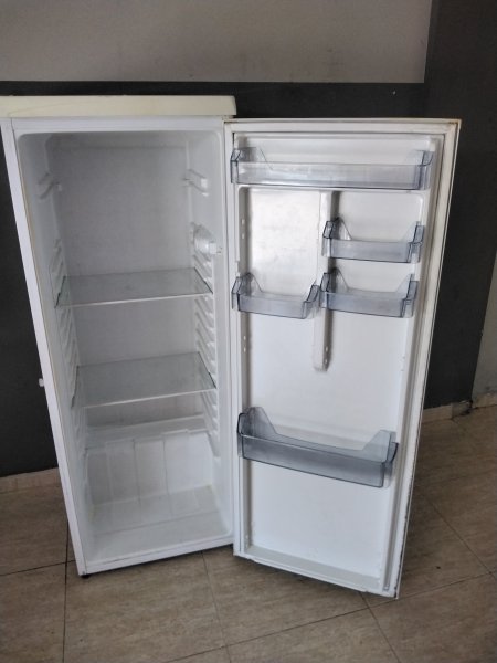 Kühlschrank, Maße 54x56x146cm, voll funktionsfähig