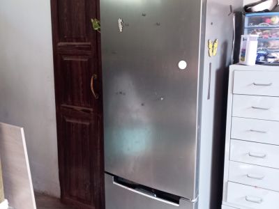 Refrigerator with bottom freezer 3 drawers