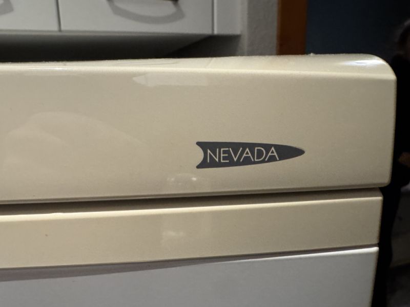 Kühlschrank mit Gefrierkombi.