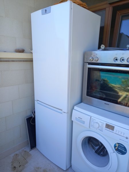 Refrigerator / Freezer Combo for Pickup - Cala Mendia