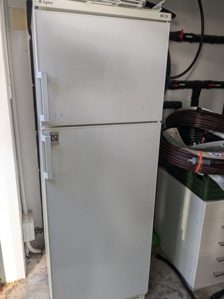 Fridge and oven to give away