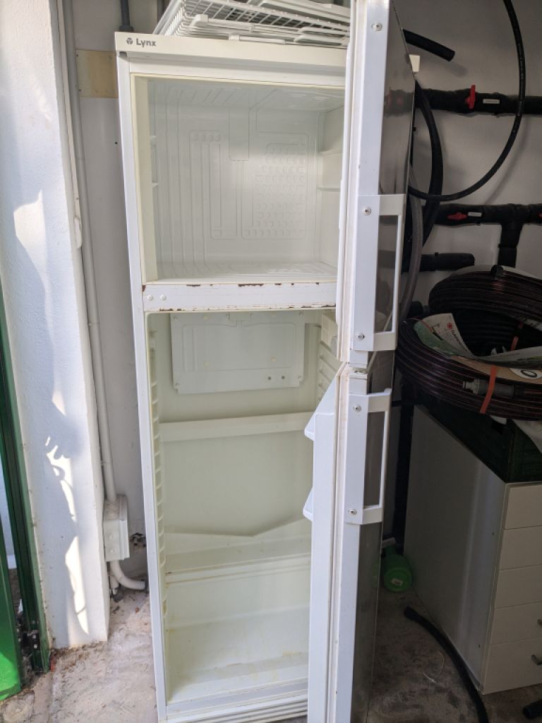 Kühlschrank und Backofen zu verschenken