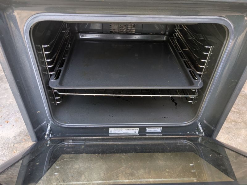 Kühlschrank und Backofen zu verschenken