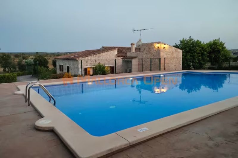 Ländliche Villa zur Miete – Absolute Privatsphäre im Herzen Mallorcas