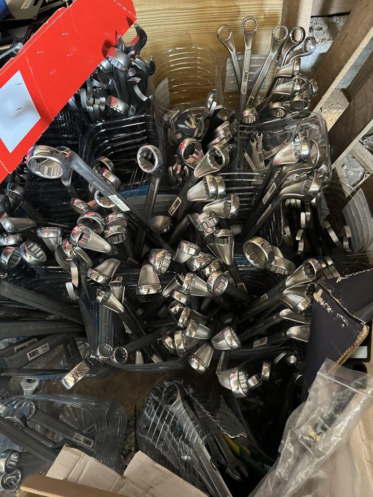 Lagerräumung in Arta, alles muss raus brauche Platz