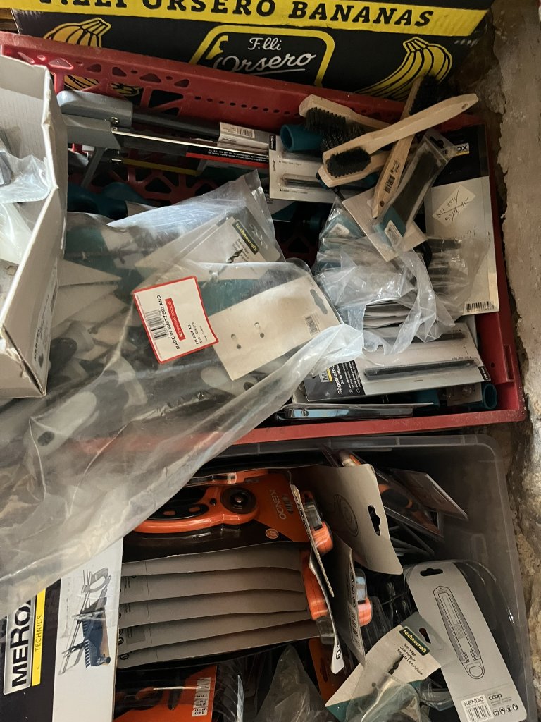 Lagerräumung in Arta, alles muss raus brauche Platz