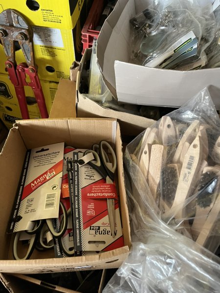 Lagerräumung in Arta, alles muss raus brauche Platz