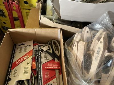 Lagerräumung in Arta, alles muss raus brauche Platz