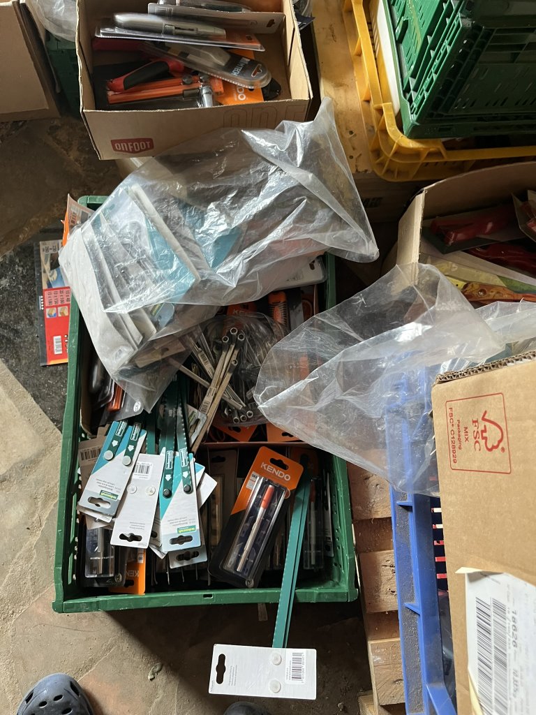 Lagerräumung in Arta, alles muss raus brauche Platz