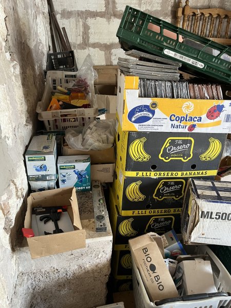 Lagerräumung in Arta, alles muss raus brauche Platz