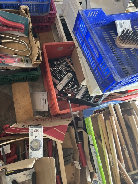 Lagerräumung in Arta, alles muss raus brauche Platz