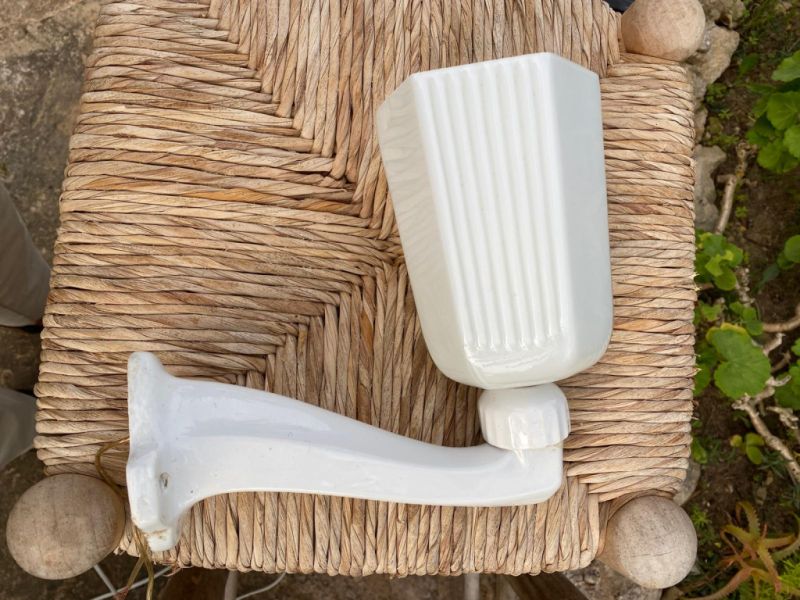 Porcelain wall-mounted lamp