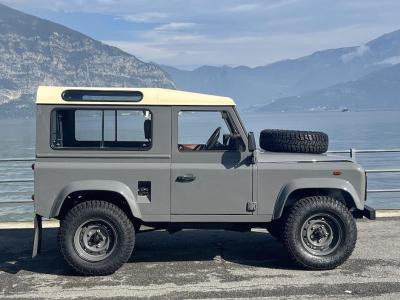 Land Rover Defender 90