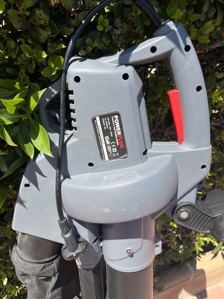 Laubsauger/ -Bläser  Power Plus POWEG9913 220 V
