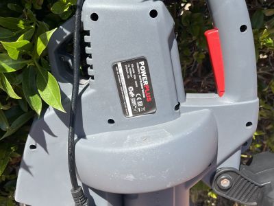 Laubsauger/ -Bläser  Power Plus POWEG9913 220 V