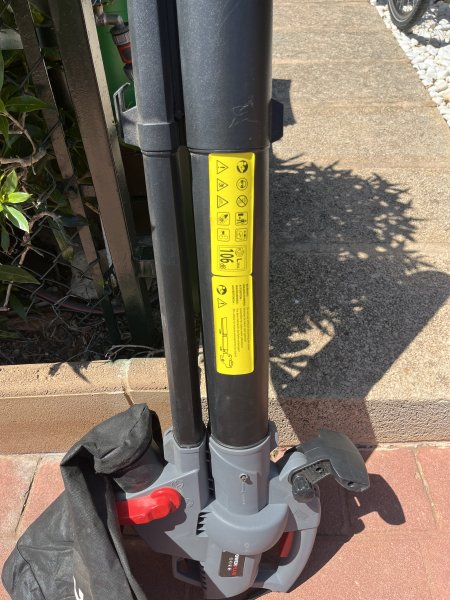 Laubsauger/ -Bläser  Power Plus POWEG9913 220 V