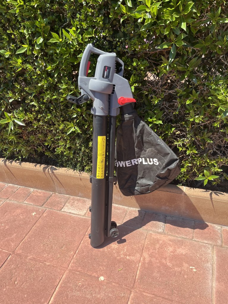 Laubsauger/ -Bläser  Power Plus POWEG9913 220 V