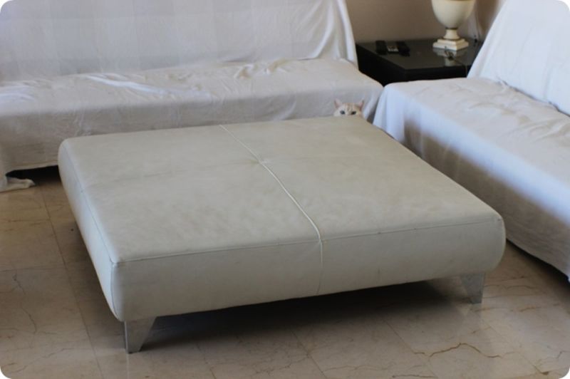 Leather stool cream-colored approx. 100 x 100 cm