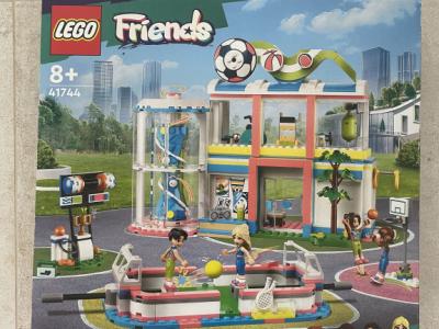 LEGO Friends – Sportzentrum (41744) (Originalverpackt und ungeöffnet)